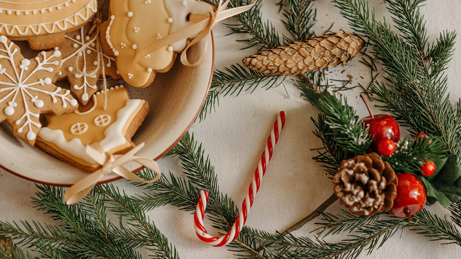 Biscuits de Noël et décoration hivernale